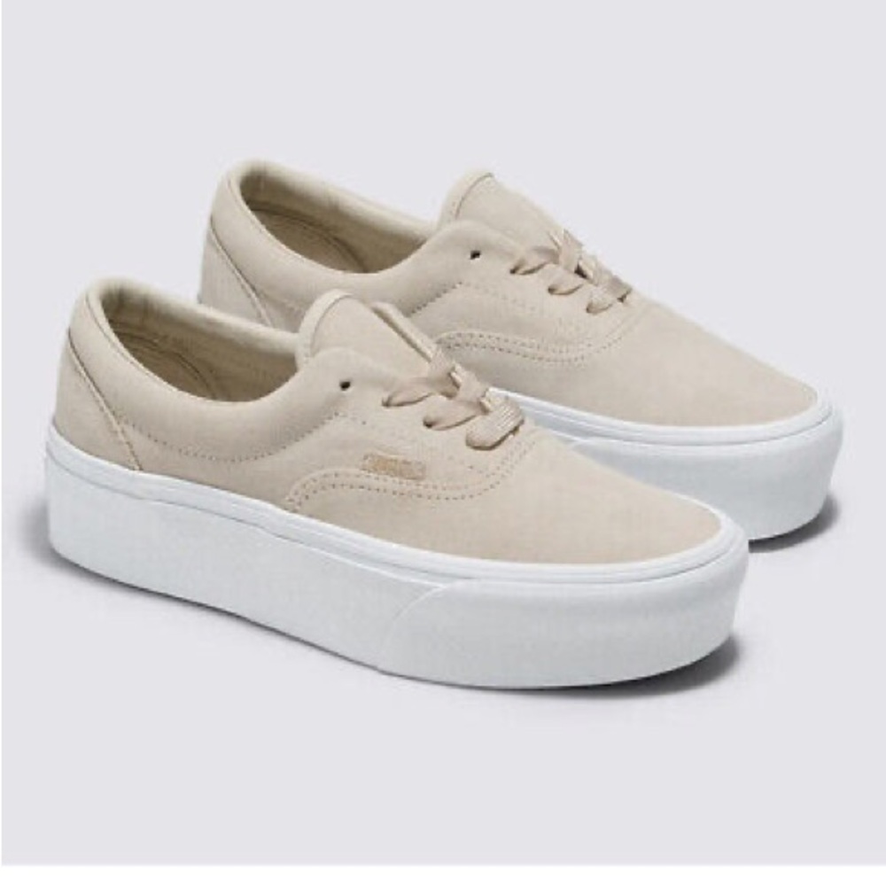 Era Stackform Mono Embroidery Shoe
Color: French Oak